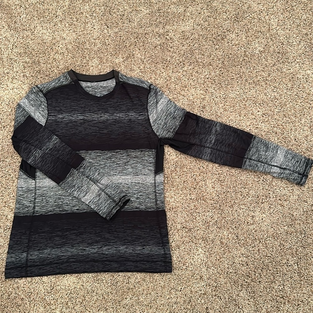 Men’s lululemon long sleeve top